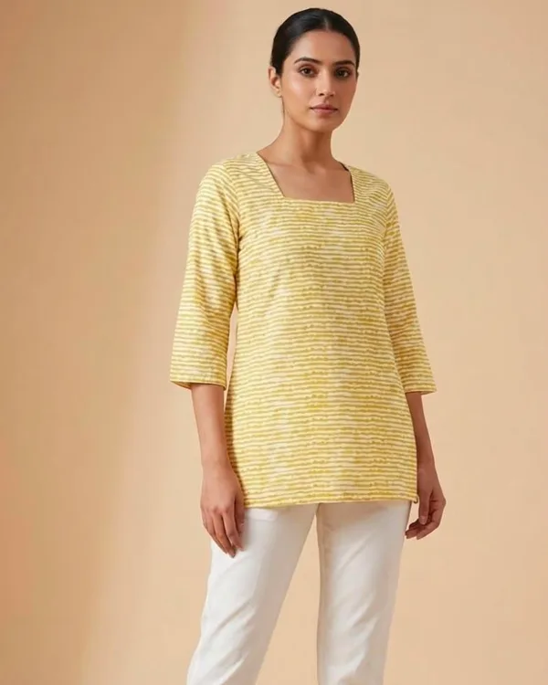 STRIPED PATTERN STRAIGHT FIT SHORT KURTI FOR WOMEN'S DAILY WEAR